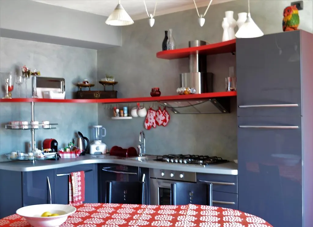 Tremezzina Appartamento Red & Grey 梅泽格拉 0*,  意大利