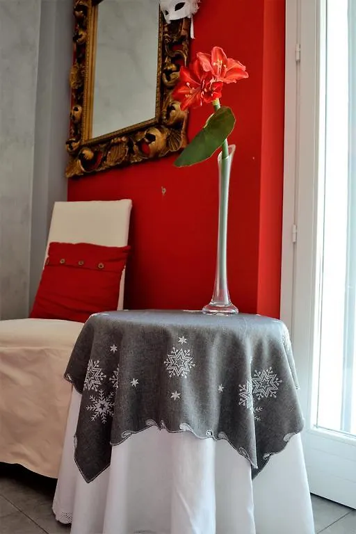 Tremezzina Appartamento Red & Grey 梅泽格拉 意大利